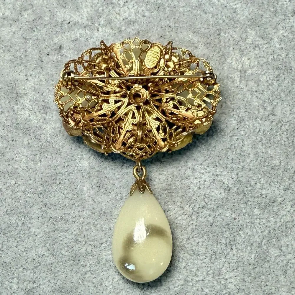 Vintage Signed Regency Beautiful Art Glass Stone Dangle Brooch Gold Tone